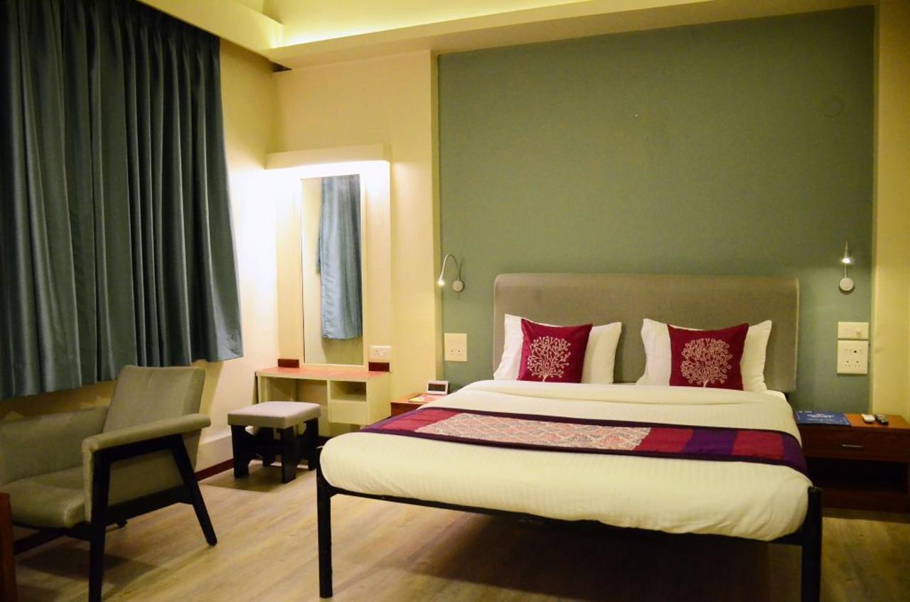 Oyo 6429 Hotel Pearl Пюн Екстериор снимка