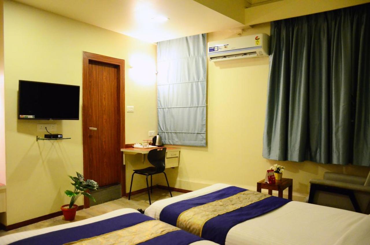 Oyo 6429 Hotel Pearl Пюн Екстериор снимка