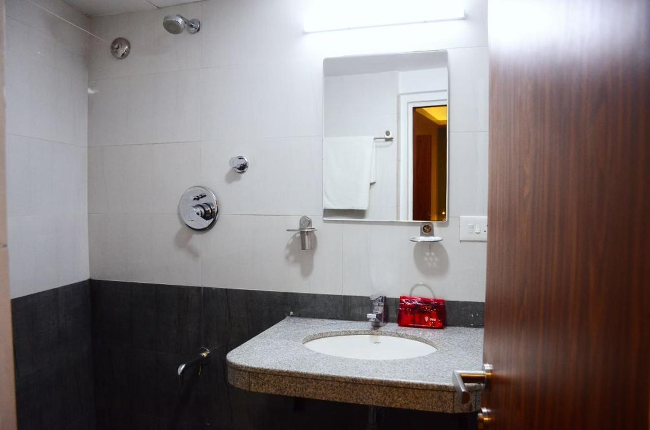Oyo 6429 Hotel Pearl Пюн Екстериор снимка