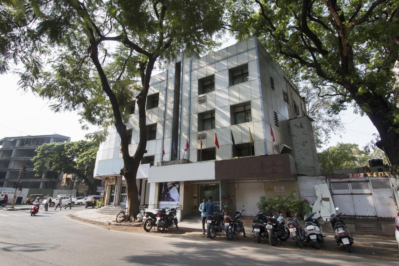 Oyo 6429 Hotel Pearl Пюн Екстериор снимка